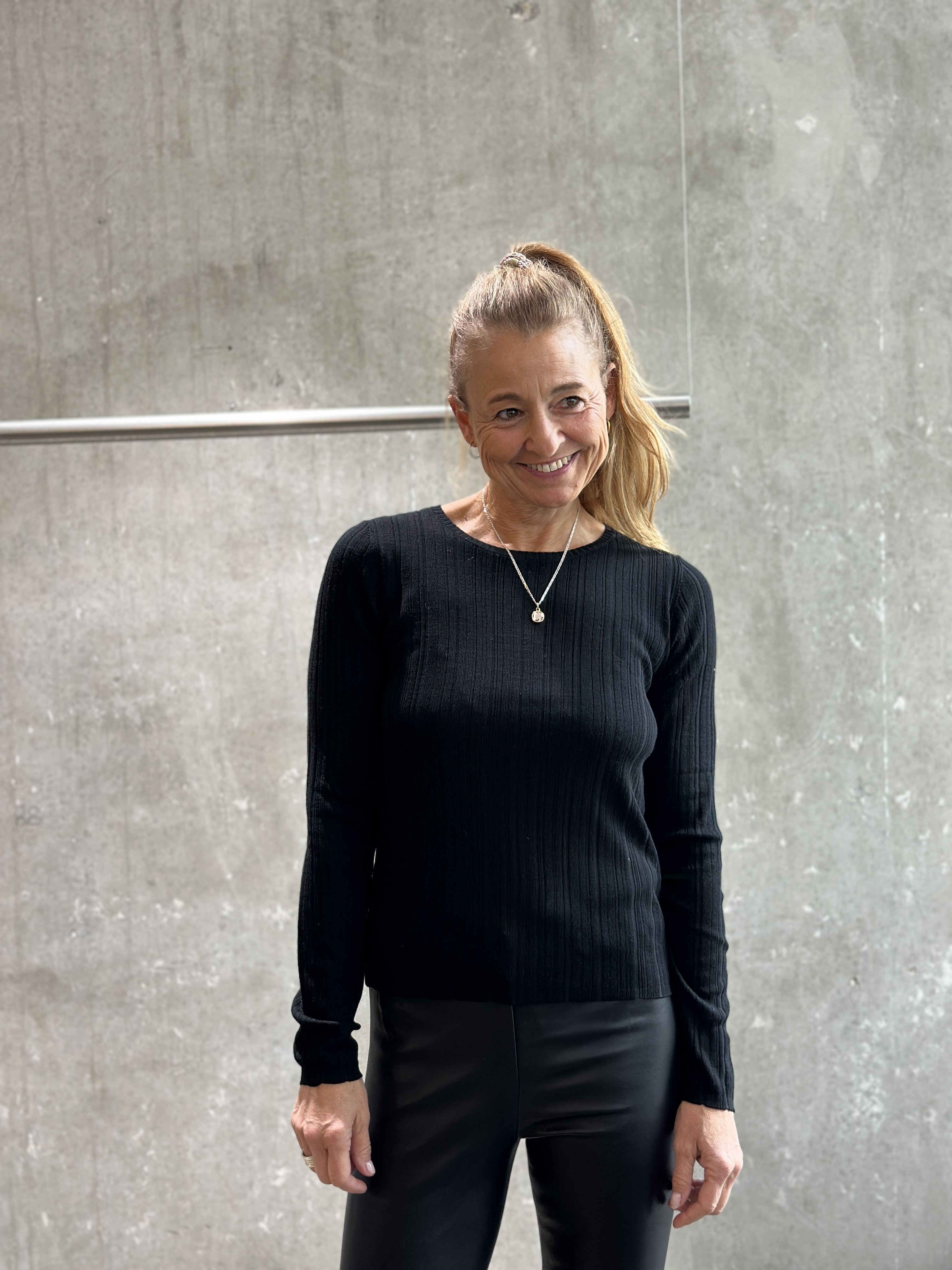 HANDMADE Pulli schwarz & shadow