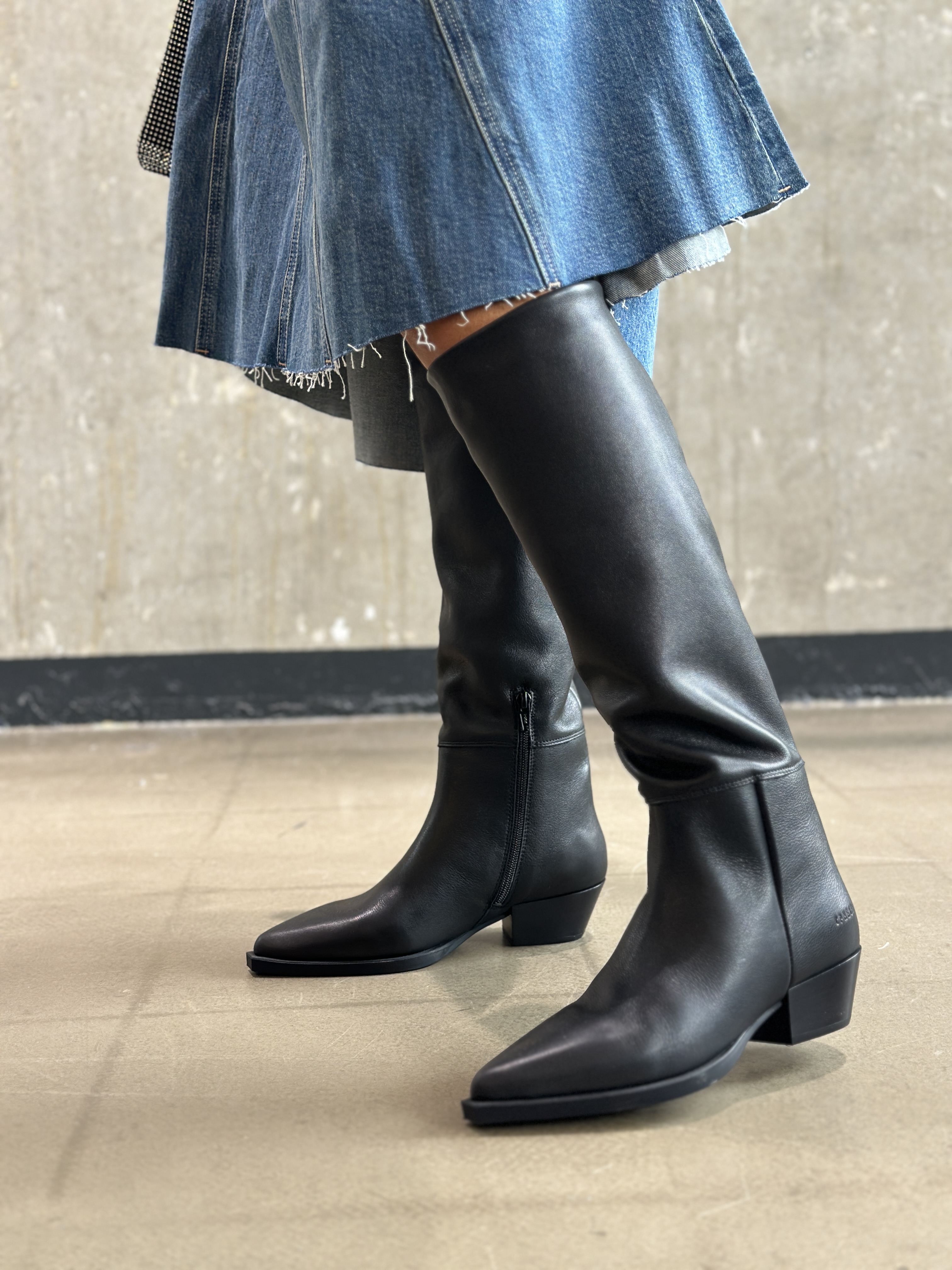 COPENHAGEN Studios CPH221 leather black