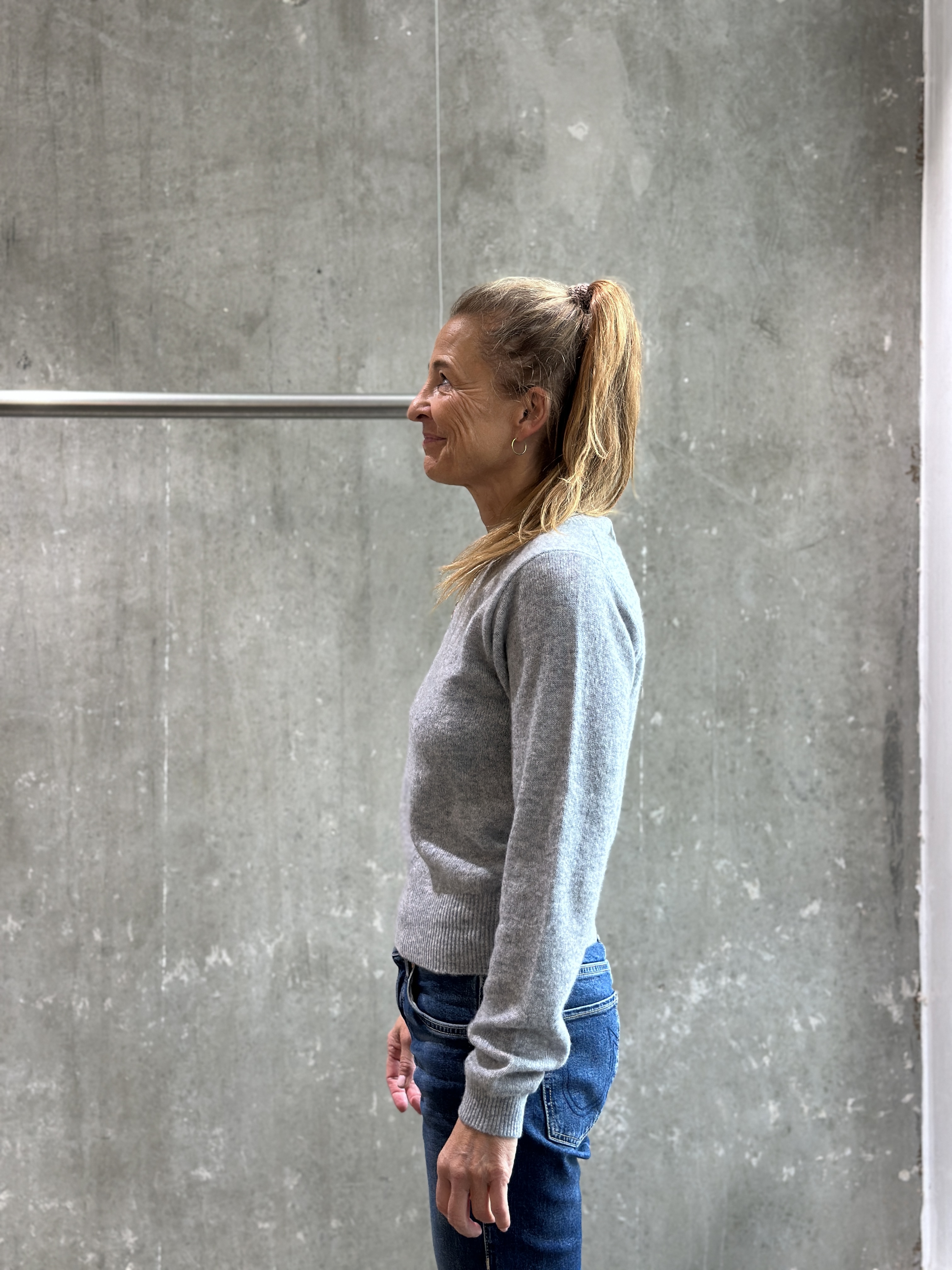 HANDMADE V-Pullover in 2 Farben