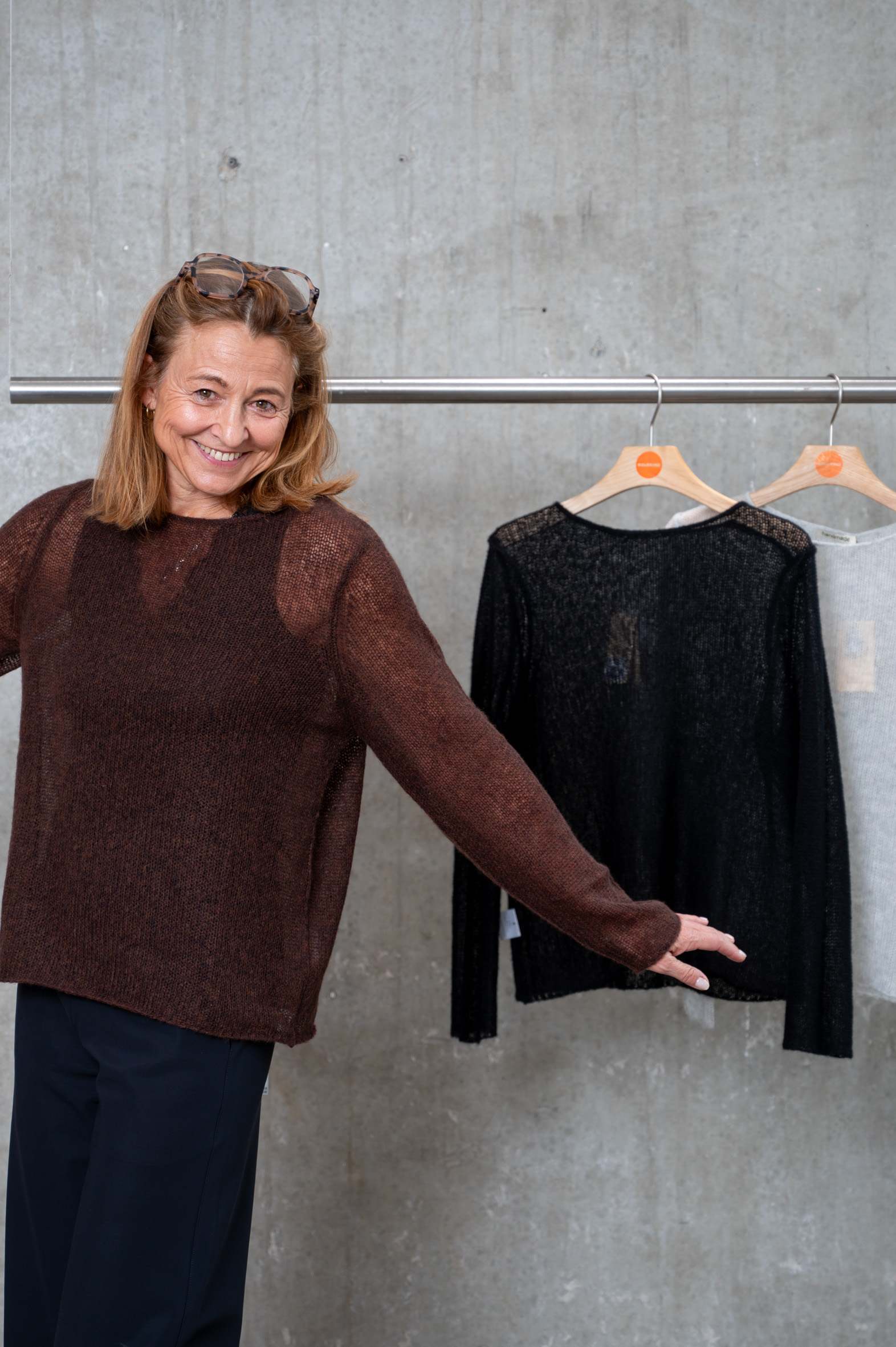 HANDMADE Pullover in 4 Farben