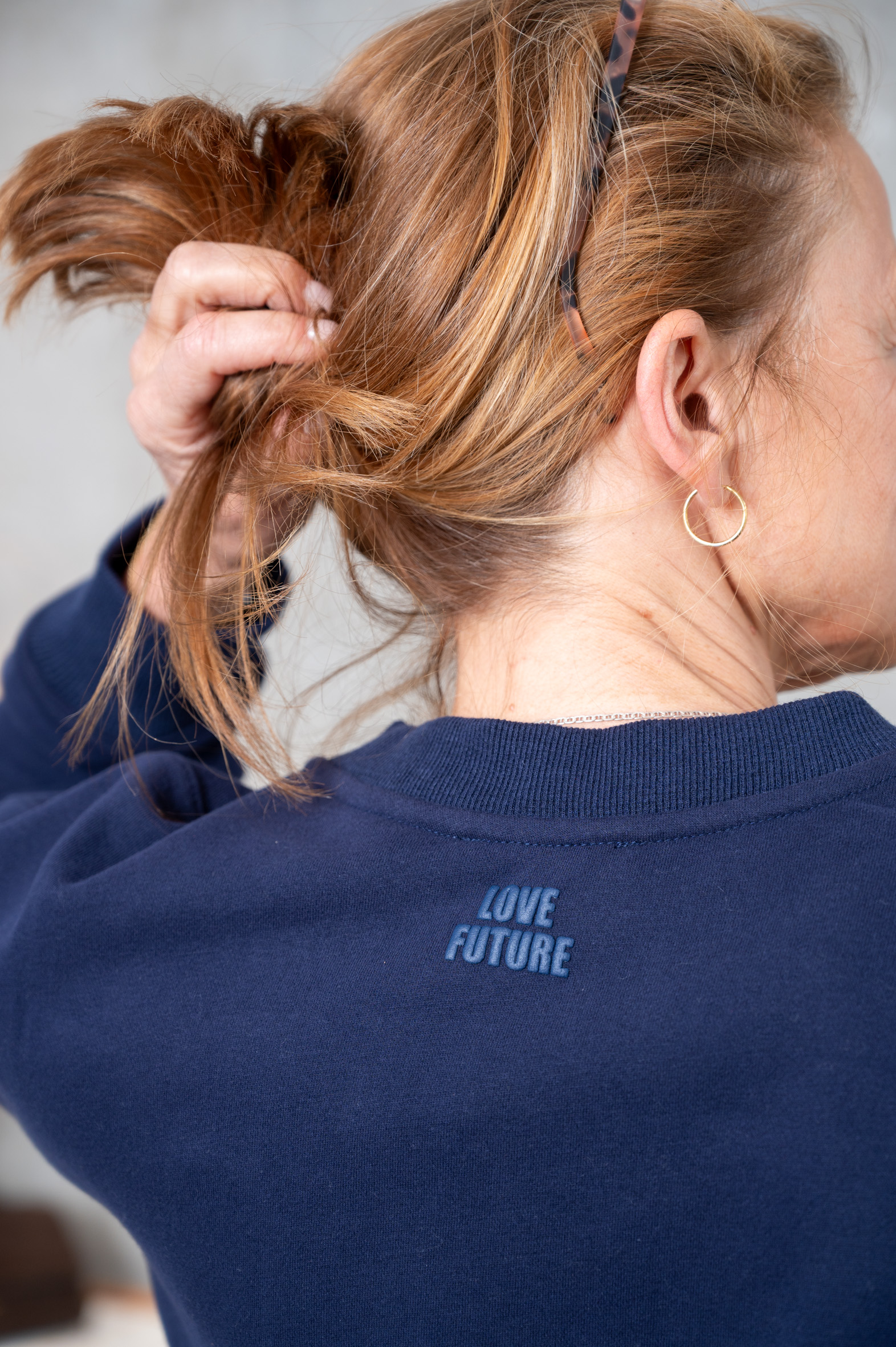 LOVE FUTURE Sweatshirt dunkelblau & hellgrau
