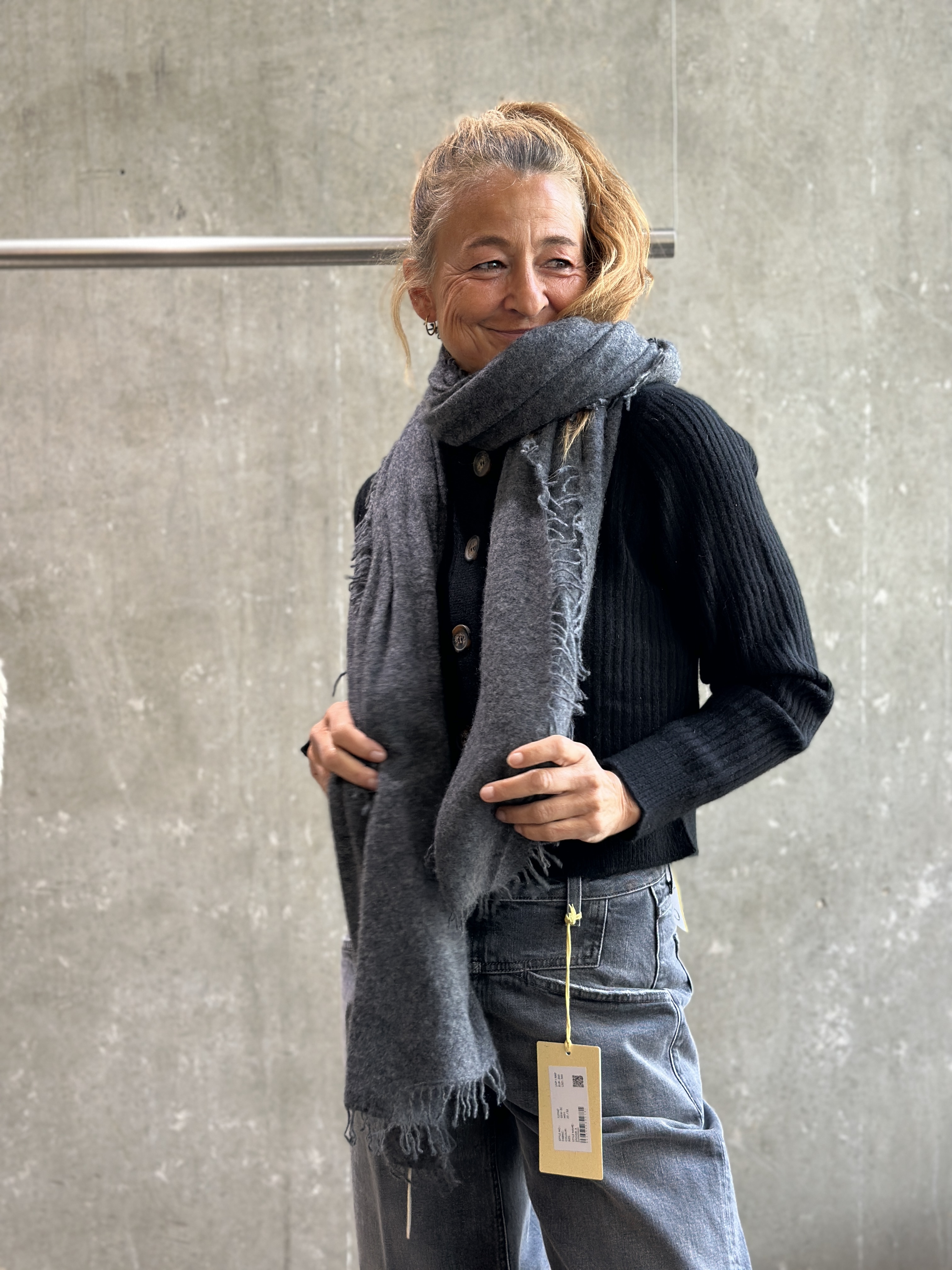 VON GOAT Cashmere Schal dark grey