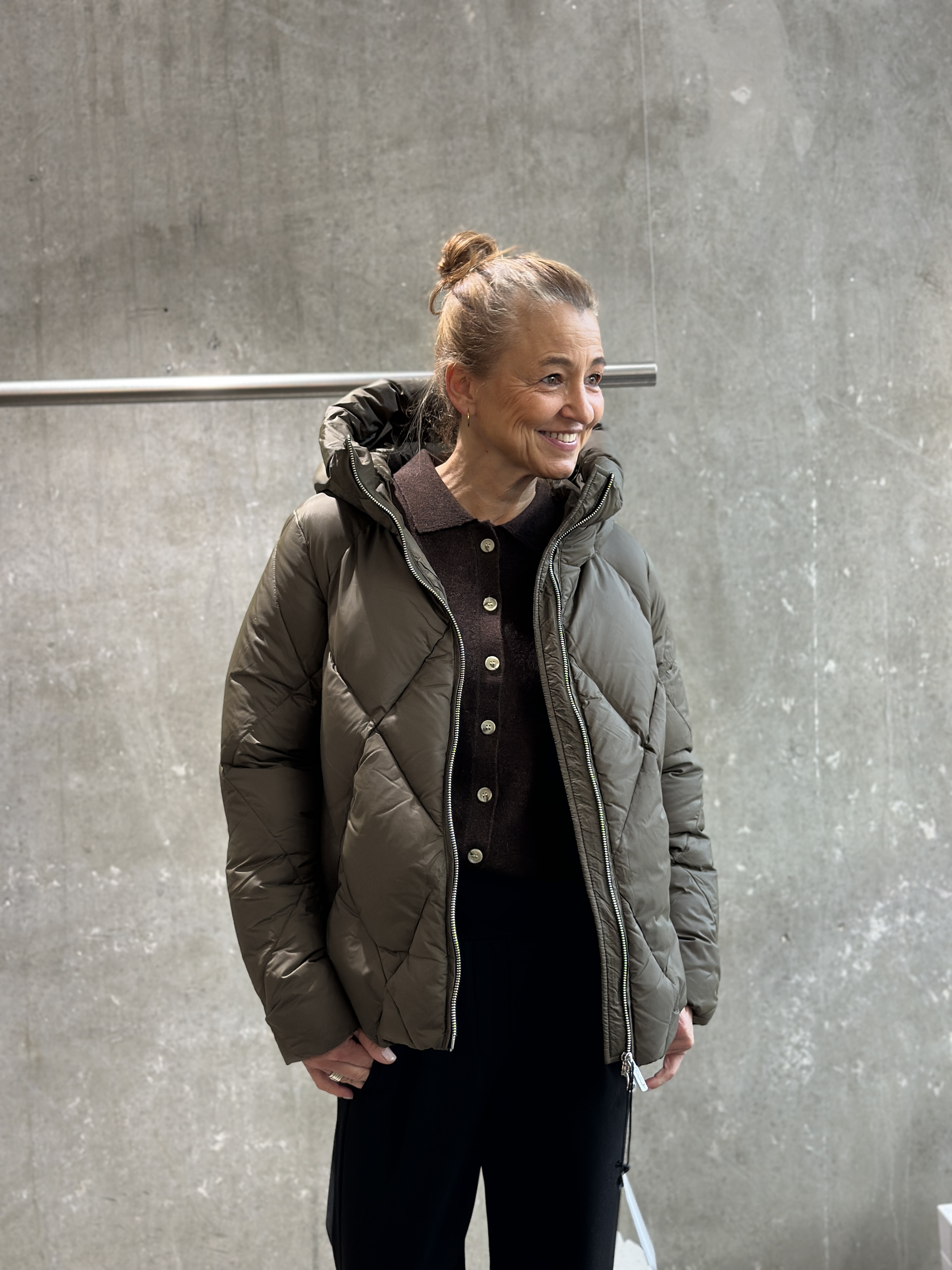 BOMBOOGIE Daunenjacke dark moss green