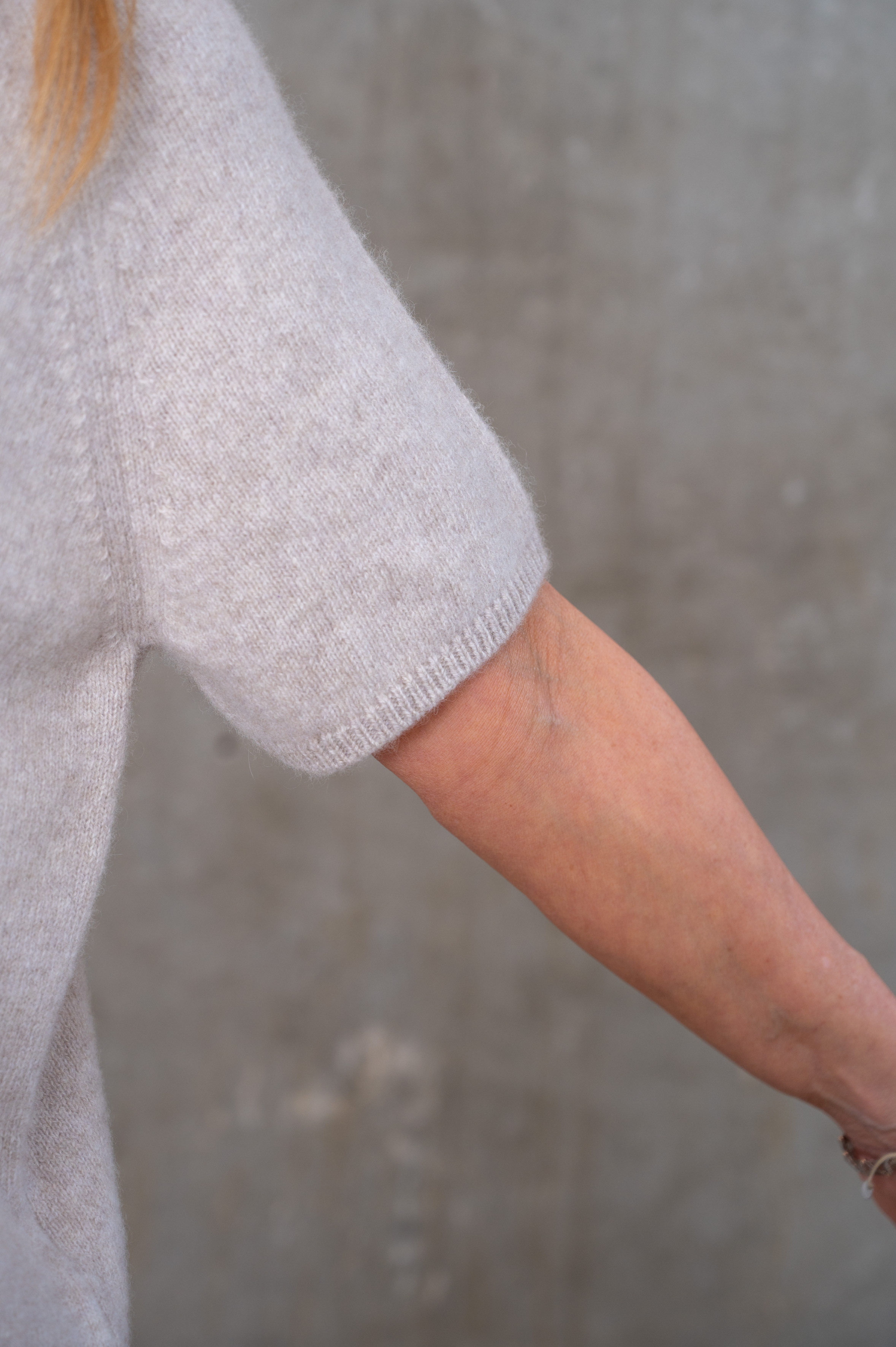 NARLI Kurzarm Pullover hellgrau & sand