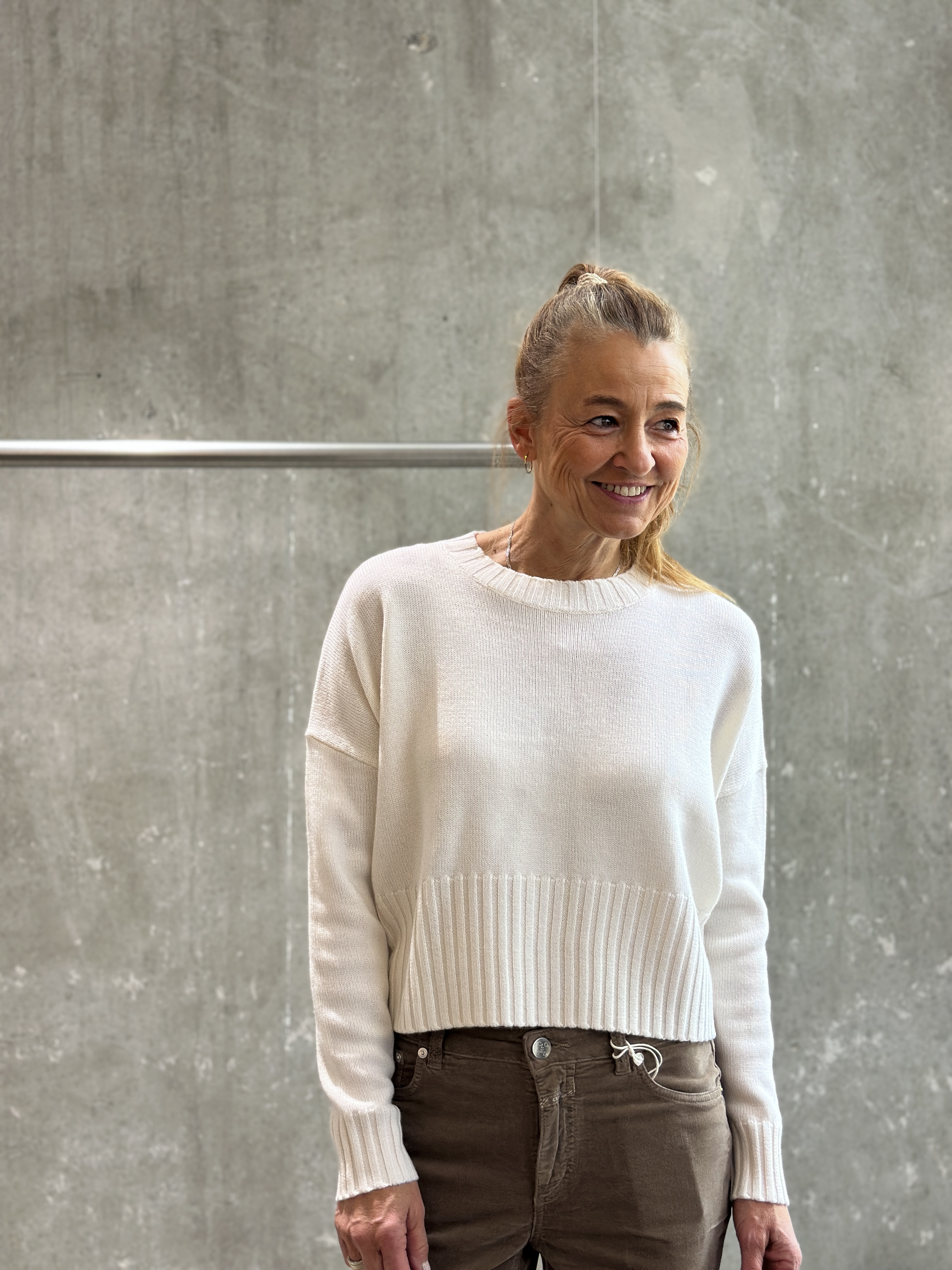 HANDMADE Pullover in 2 Farben