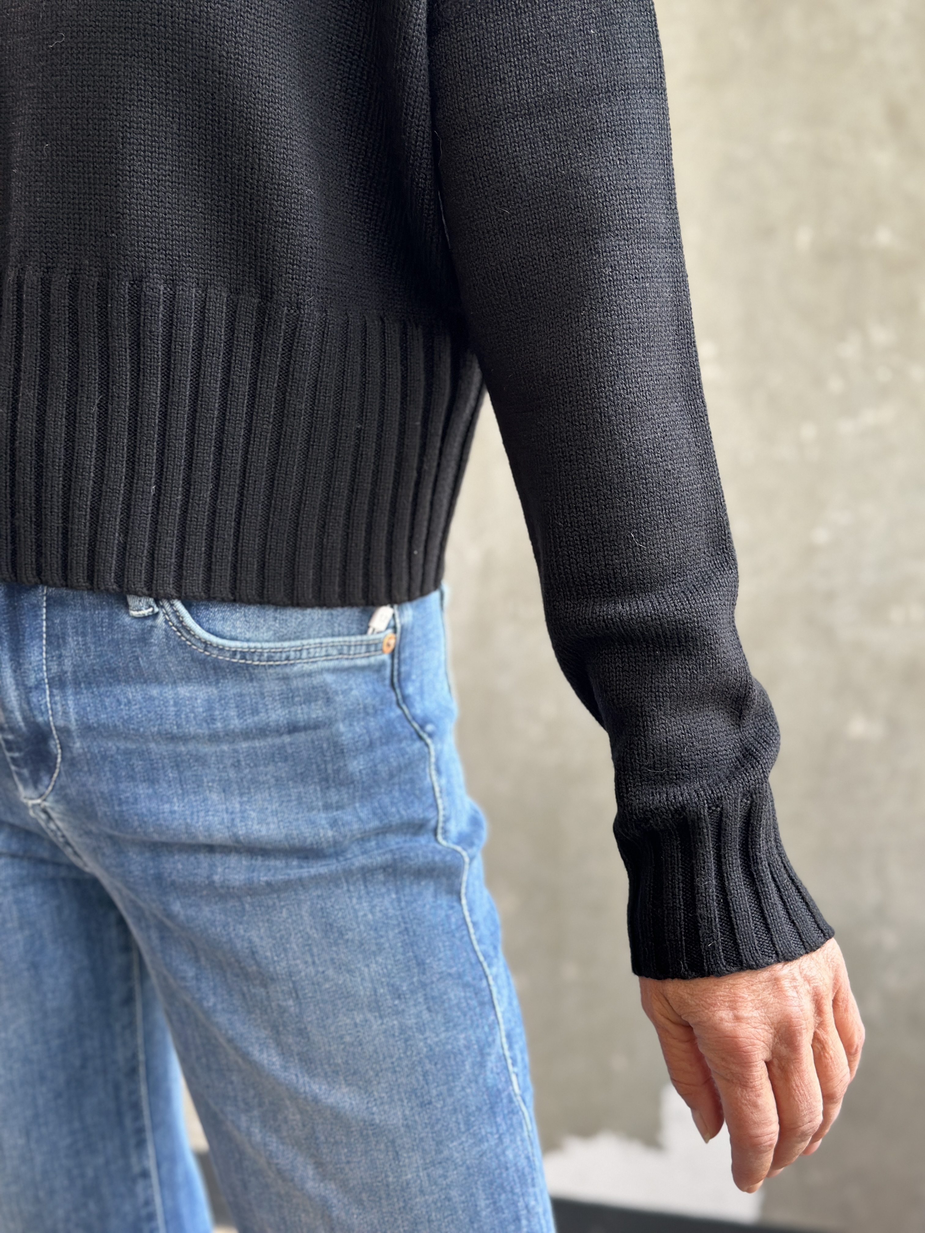 HANDMADE Pullover in 2 Farben